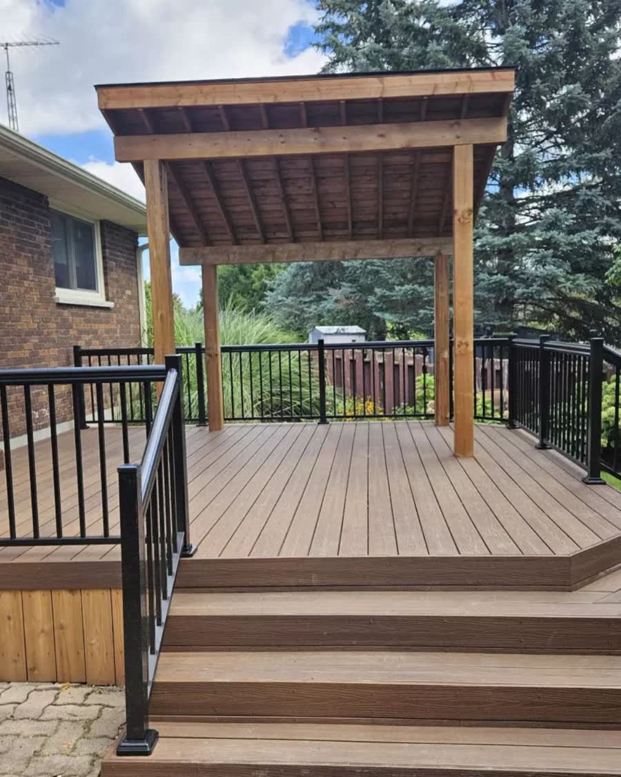 New custom deck construction